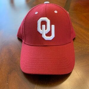 University of Oklahoma Fitted Baseball Red Cap with White OU Logo size 6 7/8
